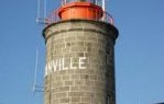 Le phare de Granville est implanté au cap Lihou sur la pointe du Roc, (…)